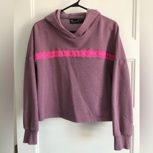 Loose fitted under armour cropped hoodie
